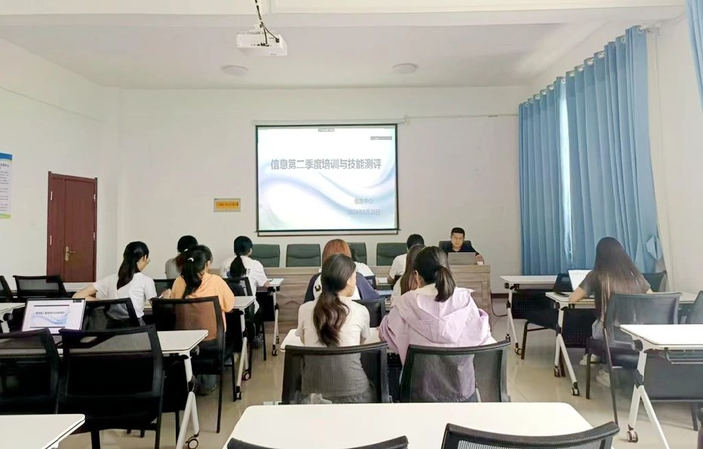 加强信息员培训，提升技能水平