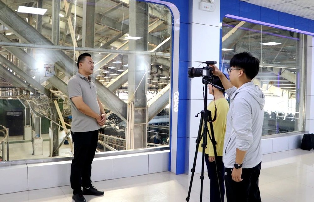 中央广电总台记者到甘肃565net必赢客户端集团采访拍摄