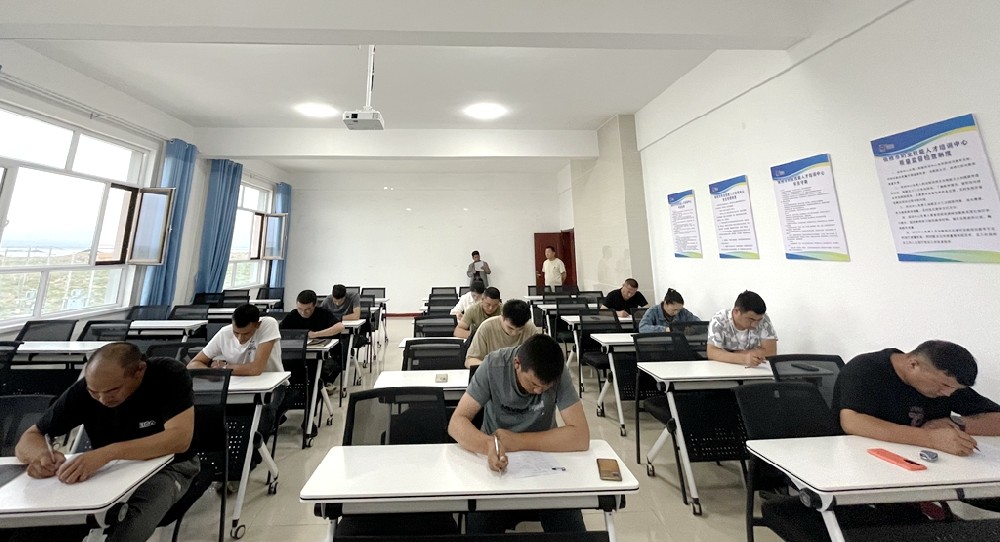 甘肃565net必赢客户端牧业设备部组织开展设备点检人员理论摸底考试