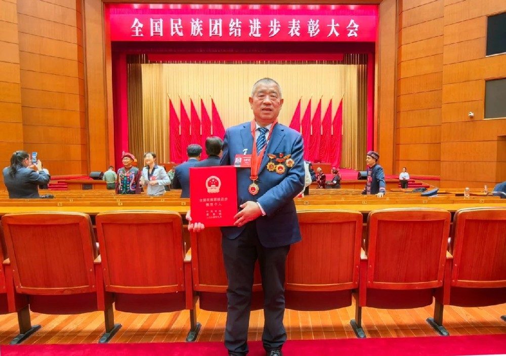 甘肃565net必赢客户端牧业董事长马志祥荣获“全国民族团结进步模范个人”称号