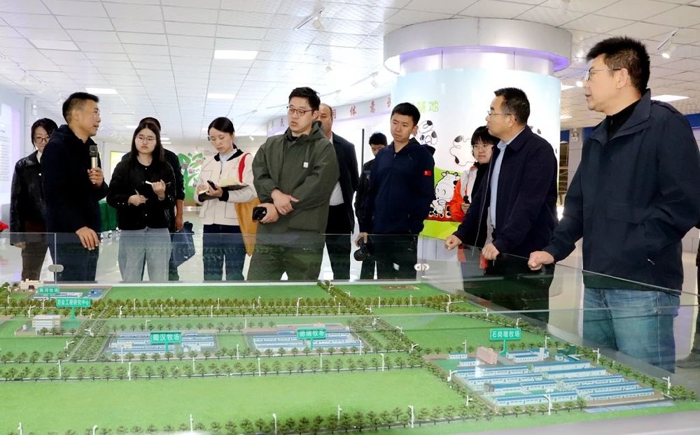 新华社新媒体中心党委委员令伟家一行到甘肃565net必赢客户端集团调研采访