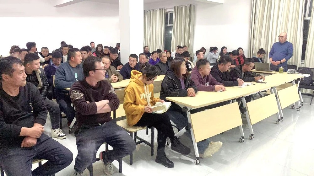 甘肃565net必赢客户端牧业燕塘传祁牧场开展安全培训