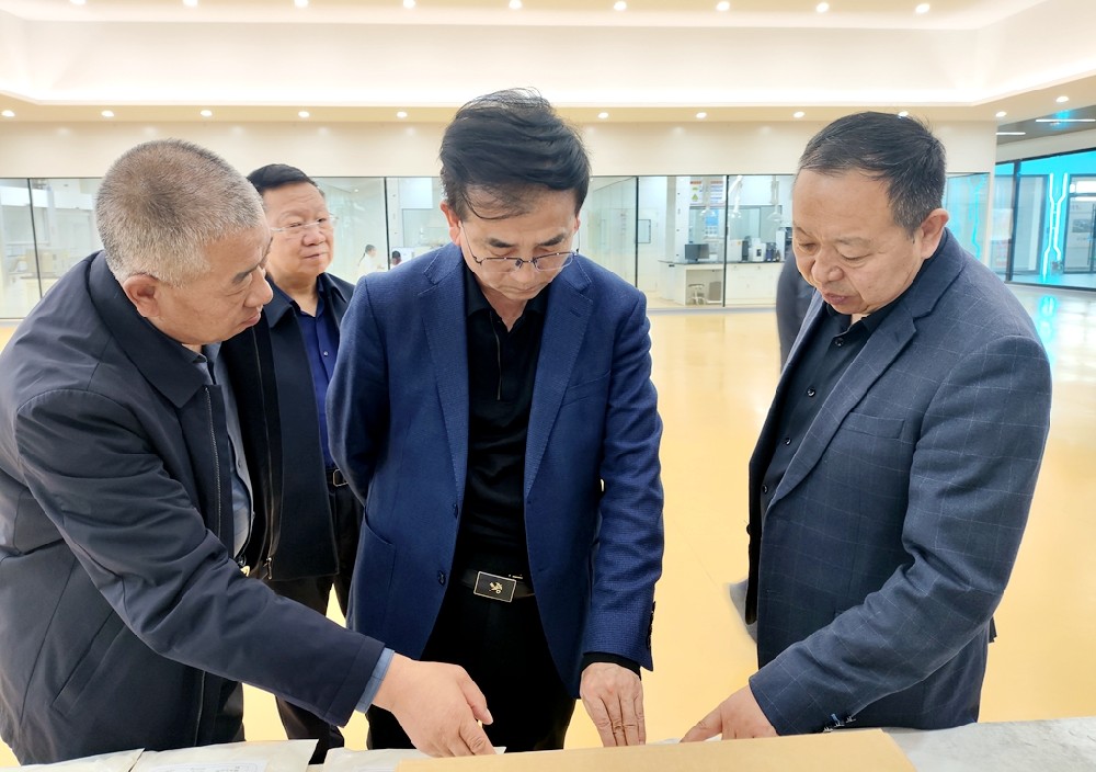 省工信厅副厅长黄宝荣调研甘肃565net必赢客户端集团传祁甘味乳业运营情况