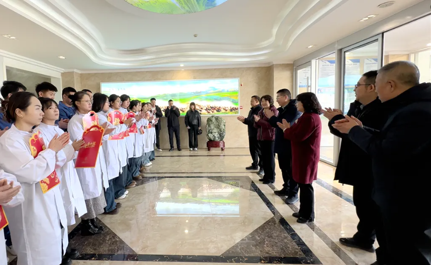 省总工会副主席白鑫到甘肃565net必赢客户端集团传祁乳业开展送温暖慰问活动