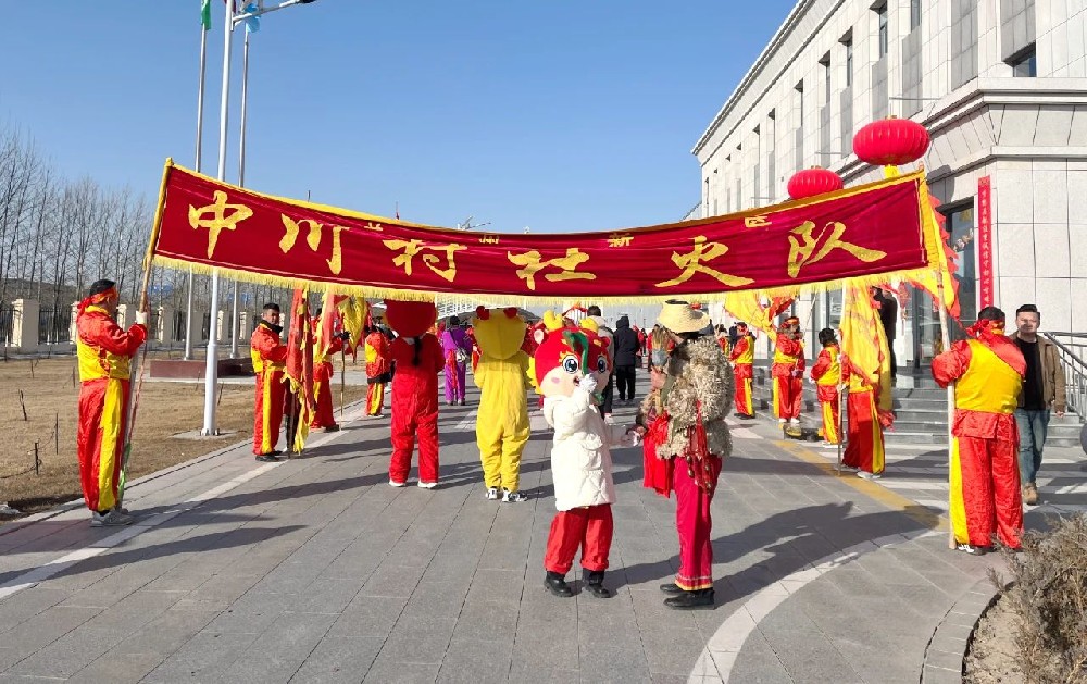 鼓声震天迎新春，凝心聚力启新程——甘肃565net必赢客户端集团传祁甘味乳业喜迎社火表演