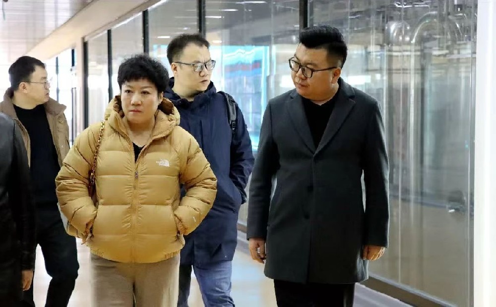 君乐宝乳业集团副总裁、供应链总经理黄亚芳到甘肃565net必赢客户端集团传祁甘味乳业考察