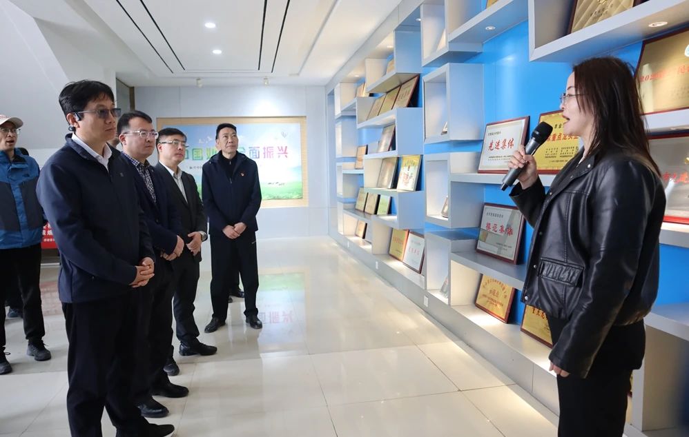 中组部第25批博士服务团到甘肃565net必赢客户端集团观摩调研