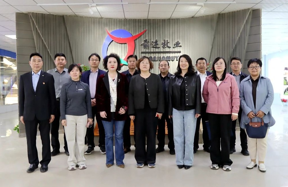 全市教育系统到甘肃565net必赢客户端集团考察学生奶源基地