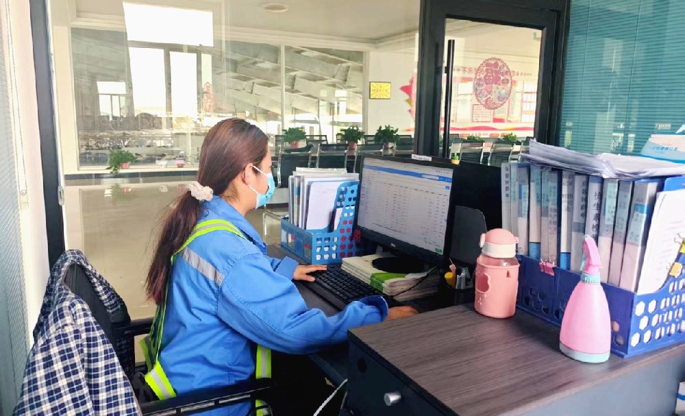 键盘与牧歌:成长为信息员的十个月时光