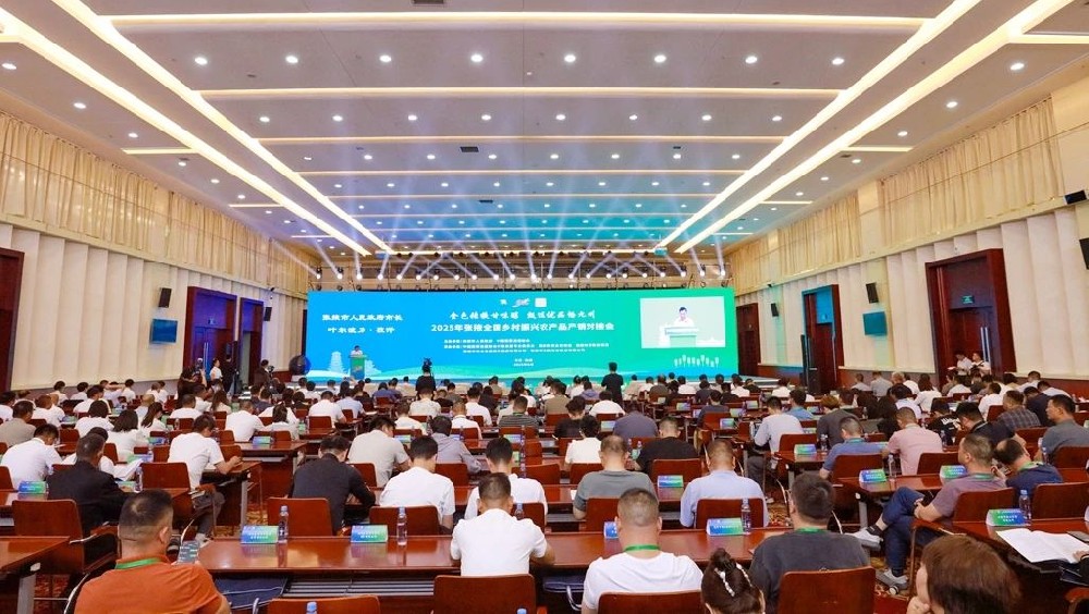 甘肃传祁乳业乳制品亮相张掖全国乡村振兴农产品产销对接会