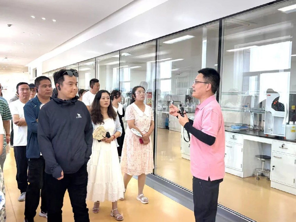 青海省海北州农牧和科技局专业技术人员到传祁甘味乳业参观考察