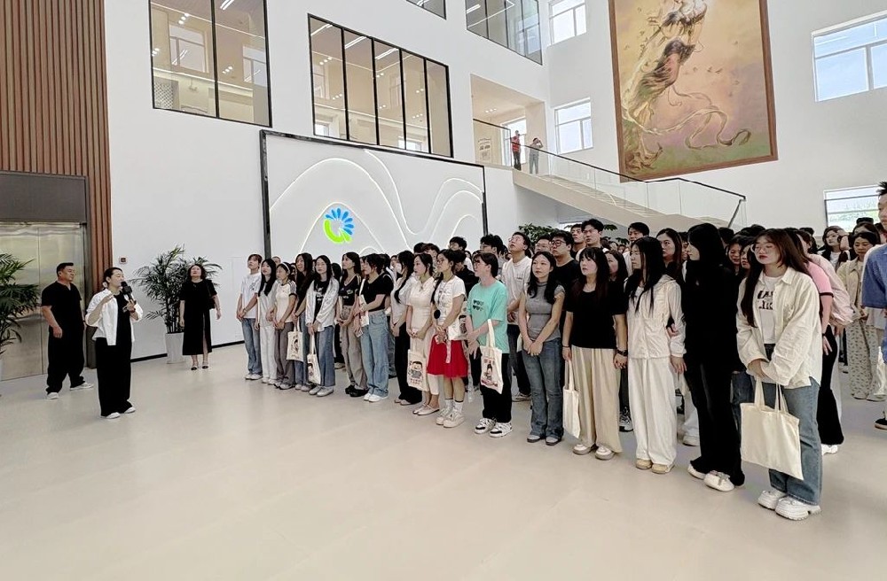 兰州工业学院师生到甘肃传祁甘味乳业开展产教融合研学活动