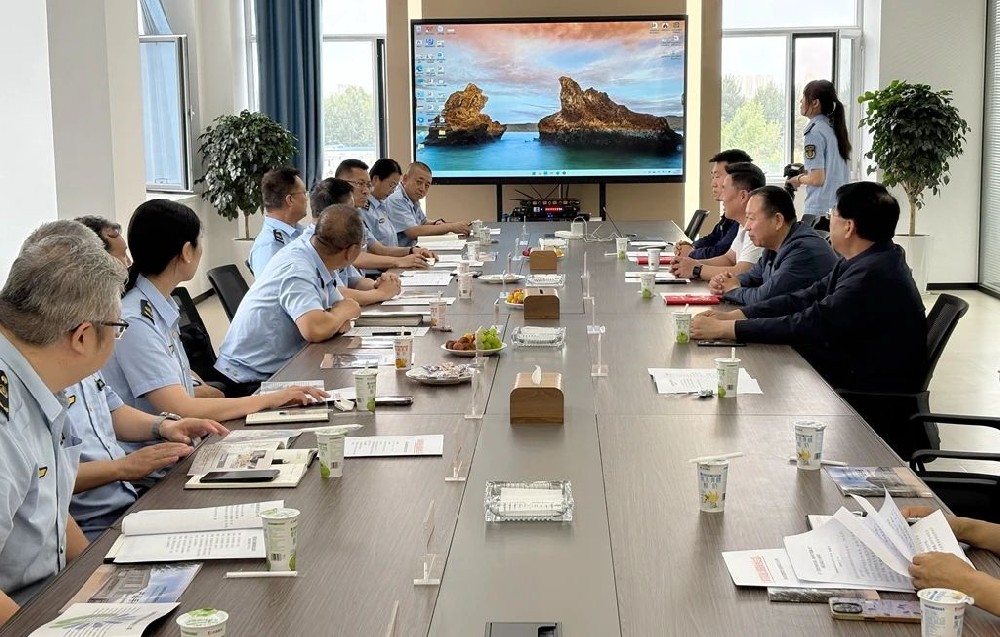 甘肃省高速公路路政执法总队到甘肃传祁甘味乳业开展主题党日活动