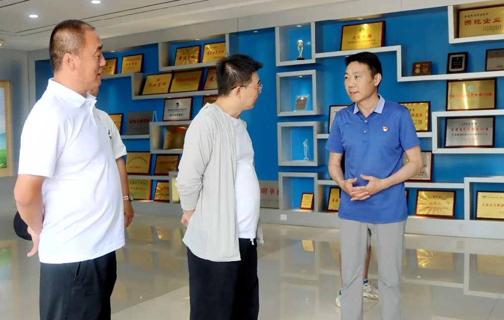 甘肃省广播电视台《乡村新事记》栏目组到甘肃565net必赢客户端集团采访调研