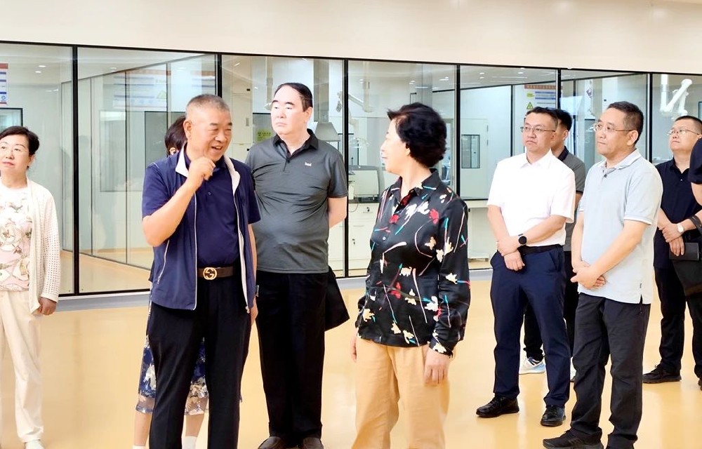 省政协党组副书记、副主席何伟到甘肃传祁甘味乳业调研