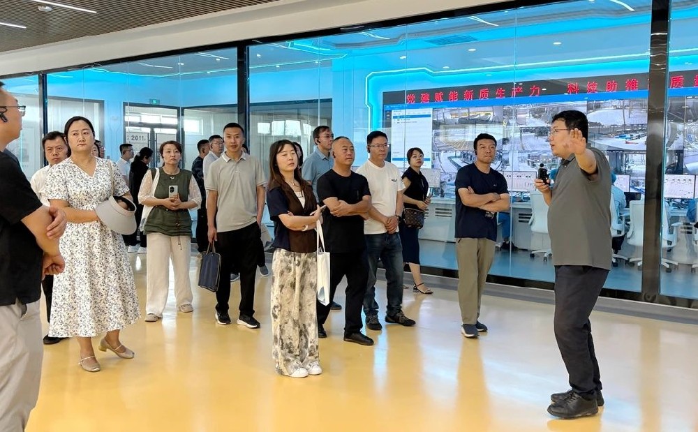 全省中小企业数字化转型推进活动参会人员到甘肃传祁甘味乳业参观学习