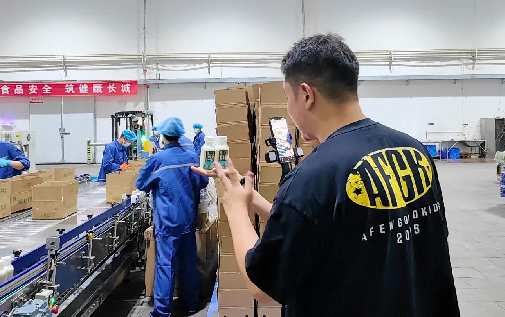 依托传祁乳业硬核优势，鲜风生活鲜牛奶直播“出圈”