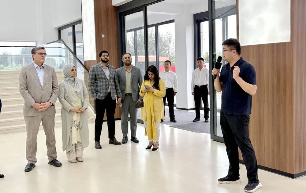 巴基斯坦驻华大使团到甘肃传祁甘味乳业考察