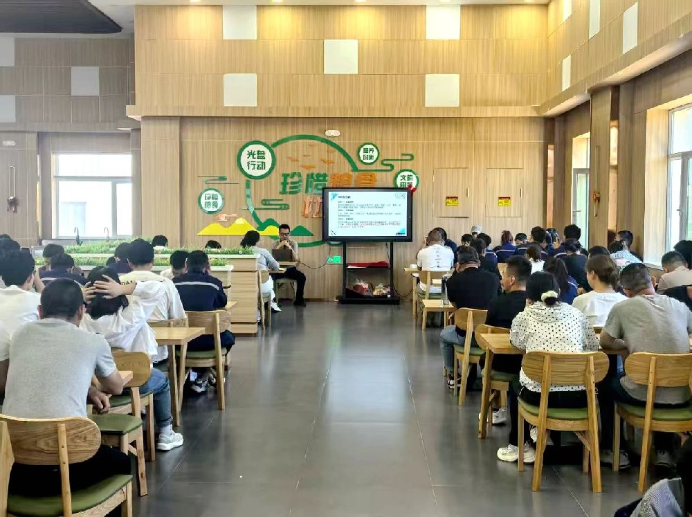 传祁甘味乳业公司开展食品安全与生产管理专项培训