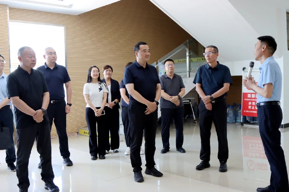 人社部调解仲裁司副司长王志强一行到565net必赢客户端集团调研