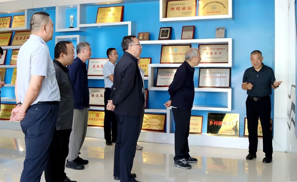 省政协原主席杨振杰到甘肃565net必赢客户端集团考察