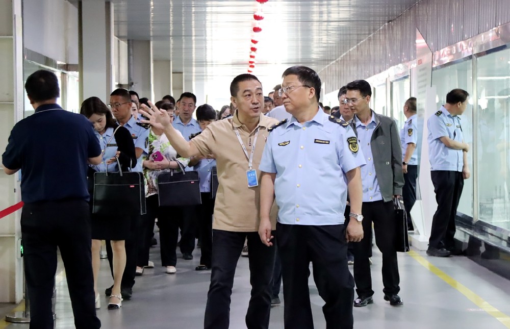 全省市场监管系统观摩团到甘肃传祁乳业观摩指导