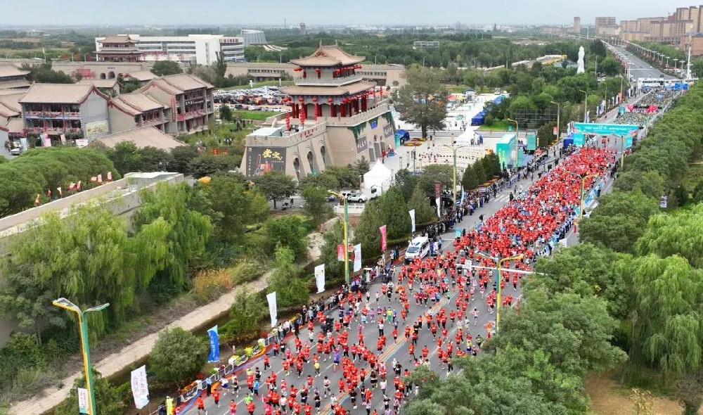 以“鲜”动能助力2025张掖·黑河半程马拉松