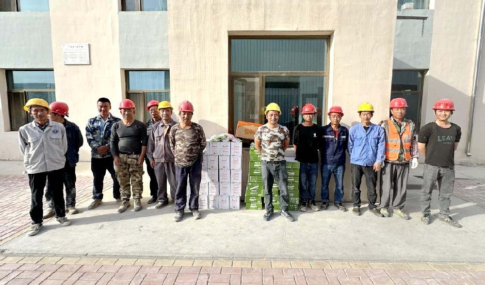 月满中秋送温暖，情溢一线迎国庆——甘肃传祁甘味乳业慰问施工一线员工