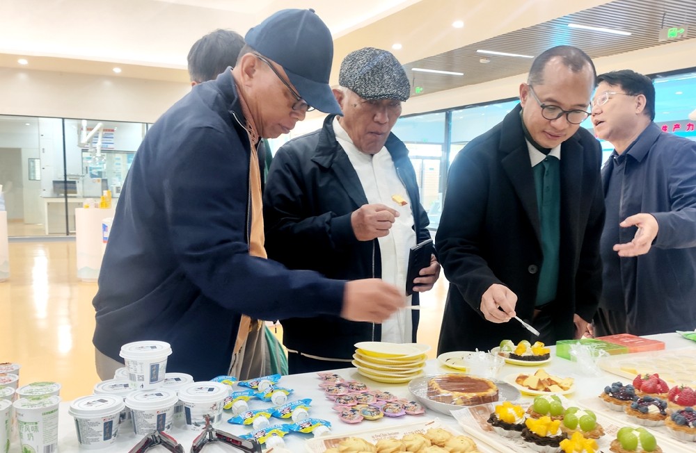 印尼伊斯兰教士联合会到甘肃传祁甘味乳业参观考察