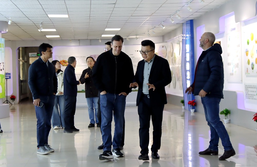 美国和印度尼西亚专家到甘肃565net必赢客户端集团调研考察