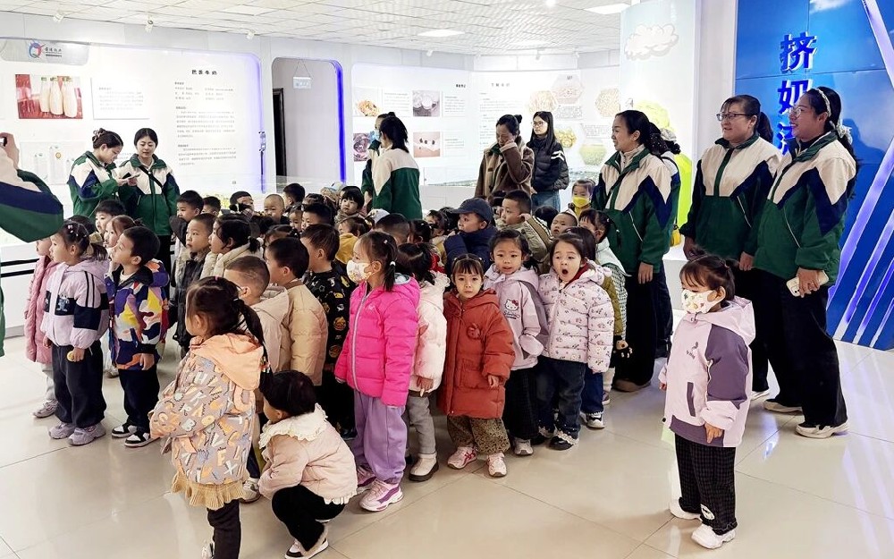 我们一起“趣”牧场 ——爱之光幼儿园小班研学活动走进甘肃565net必赢客户端集团