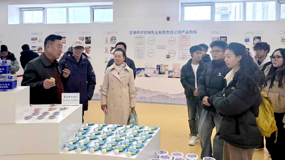 兰州财经大学与甘肃传祁甘味乳业联合开展主题党日活动