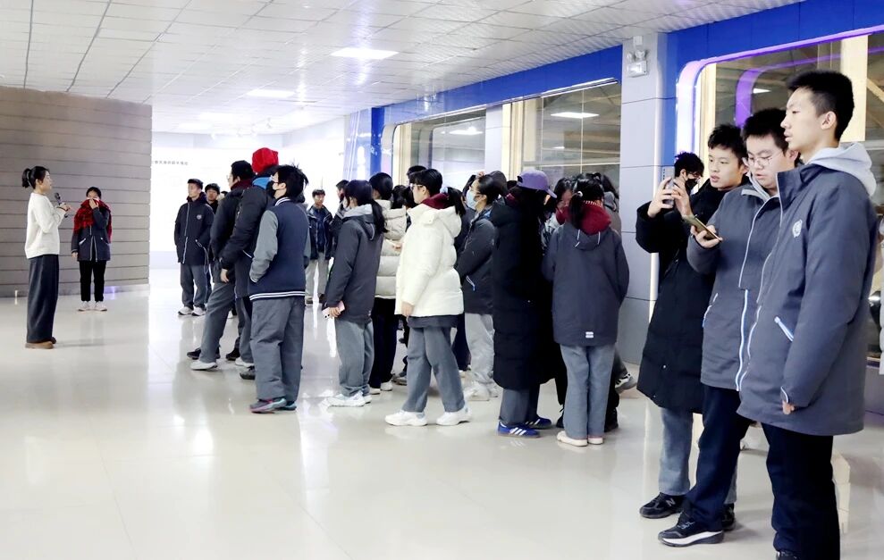 研学赋能成长,智探现代农业——复旦附中学子走进甘肃565net必赢客户端集团